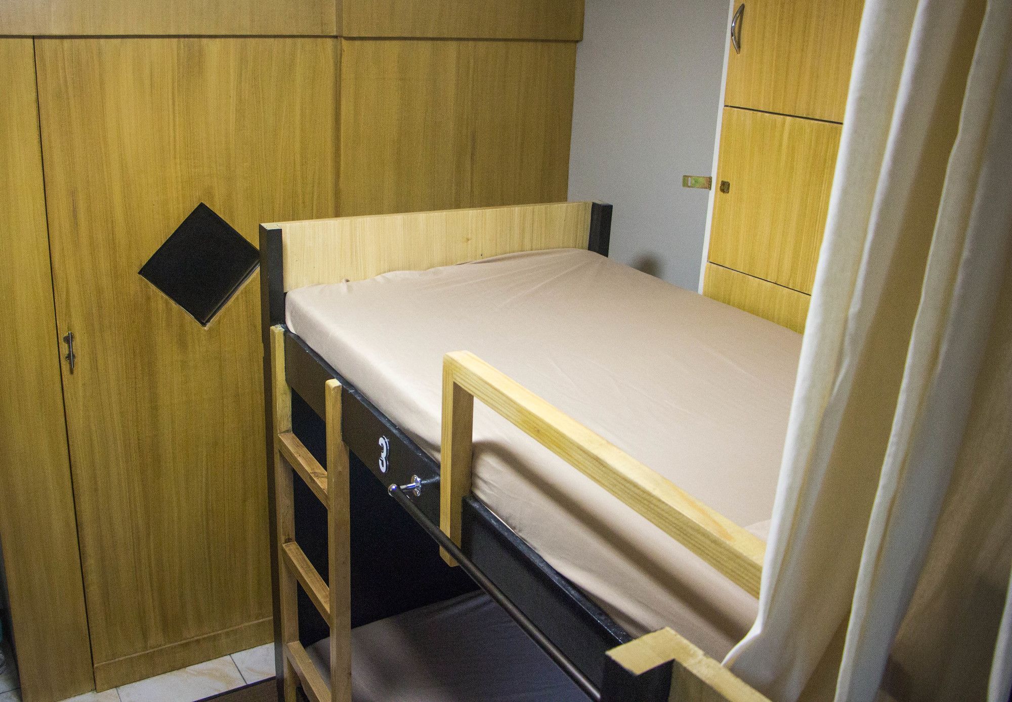 סבו Bunks Hostel (Adults Only) מראה חיצוני תמונה