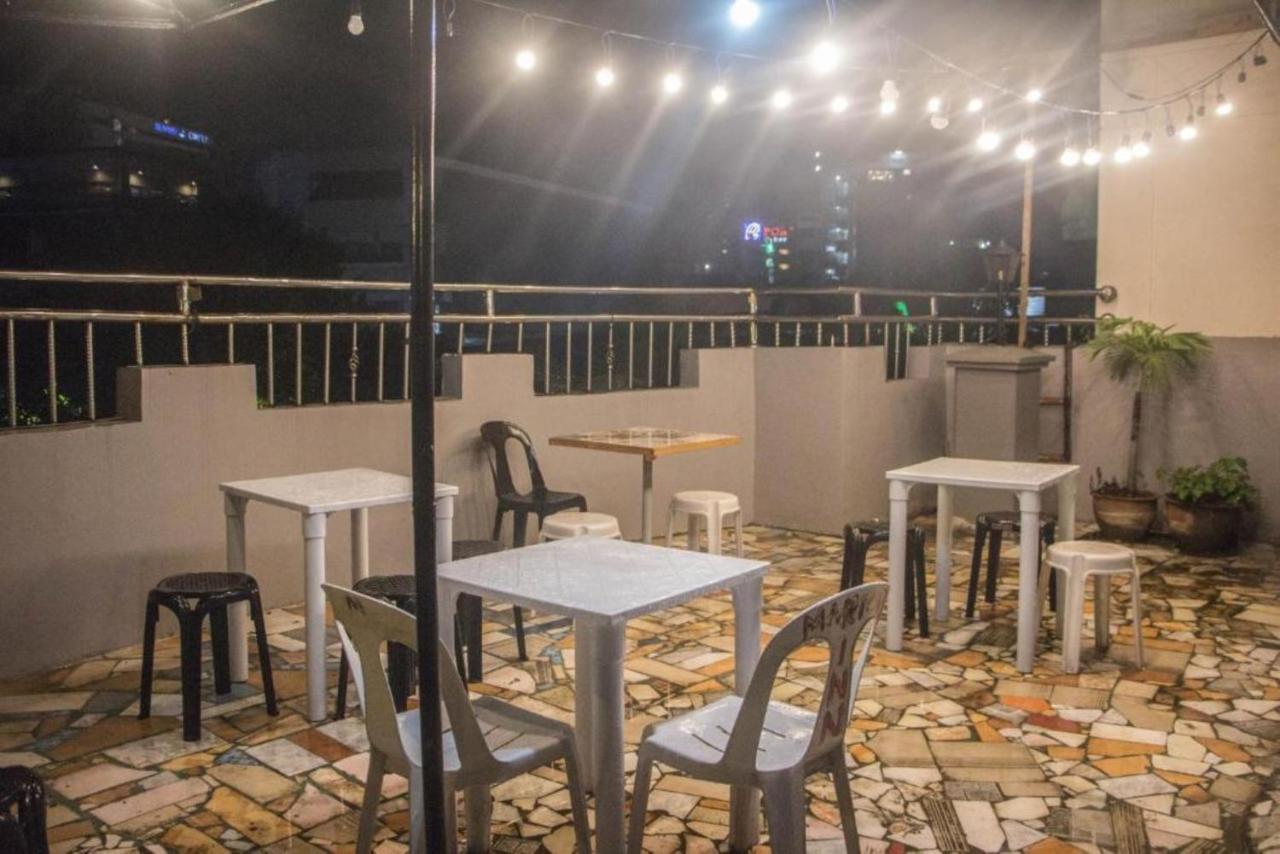 סבו Bunks Hostel (Adults Only) מראה חיצוני תמונה